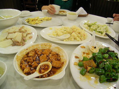 夕食は「四川料理」。辛いもの好きの私も、さすがにペースダウンでした。