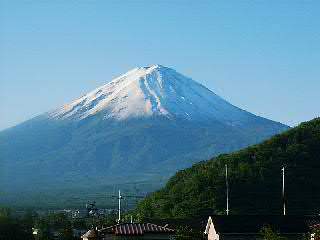 １２月 真冬の雄姿に近付いた富士山
